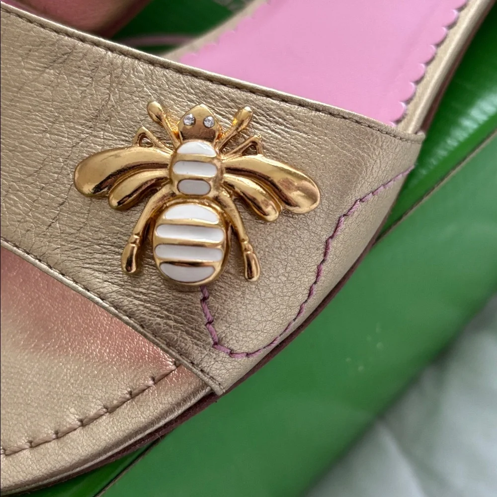 Lilly Pulitzer “Bee Fabulous” Gold Slide Sandals with Bee Accent, size 7.5 - Picture 2 of 4